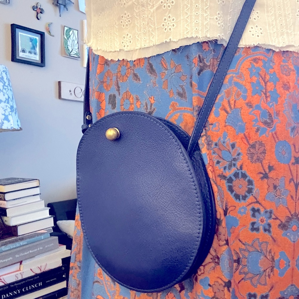 Lindquist Object Mini Eggi in Ultramarine